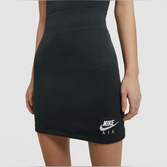 NIKE black ribbed skirt SIZE: XS - Picture 3 of 10